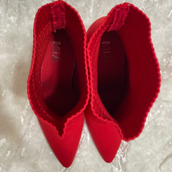 MIA Red Sock Bootie - Picture 4 of 6